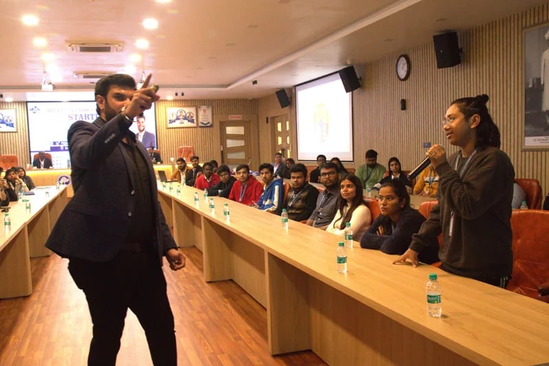 Alumni Talk on "Blueprint for Launching a Startup" — Photo 2 of 7