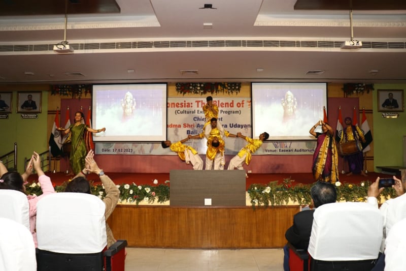 Cultural Exchange Program- India-Indonesia: The Blend of Traditions held on 17 February 2023 at SRM IST Delhi NCR Campus Ghaziabad. — Photo 9 of 16