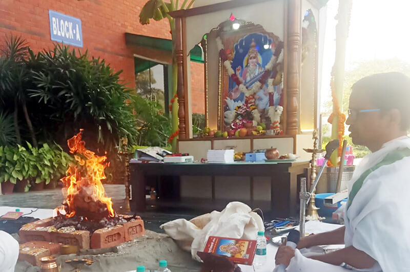 SRMIST, Delhi NCR Campus , Ghaziabad celebrates the auspicious occasion of victory of good over evil Dusshera and Saraswati Poojan on 25-10-2020 — Photo 3 of 3