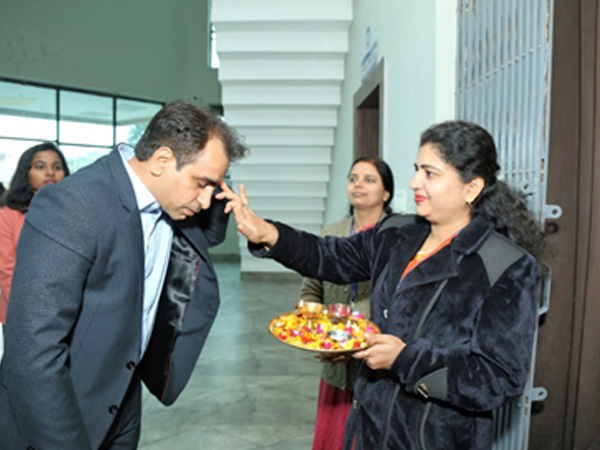 Signing and exchange of MoU — Photo 1 of 7